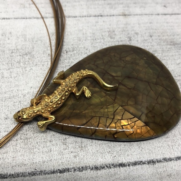 Y2k Chico's wire gecko/lizard large pendant statement necklace brassy gold tone. - Picture 4 of 4